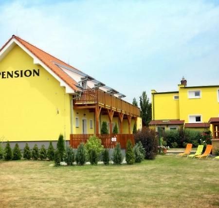Penzion Tri Koruny - Budova Valerie Havraníky Buitenkant foto
